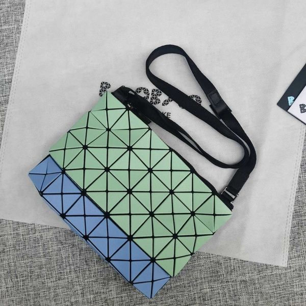 autumn new triangle lifetime kangaroo women's bag with geometric diamond grid color block 4x6 grid fashion one shoulder crossbody handb
autumn new triangle lifetime kangaroo women's bag with geometric diamond grid color block 4x6 grid fashion one shoulder crossbody handb