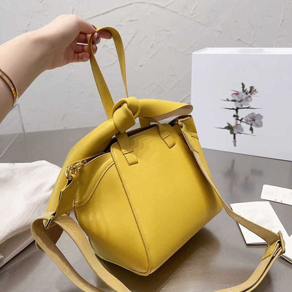bucket bag totes designer handbag women shoulder bags elegant candy color leather black purse fashion lady crossbody bags 230227
bucket bag totes designer handbag women shoulder bags elegant candy color leather black purse fashion lady crossbody bags 230227