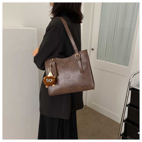 autumn and winter solid color high capacity women's bag commuting simple street trend shoulder bag fashion high grade feel handbag
autumn and winter solid color high capacity women's bag commuting simple street trend shoulder bag fashion high grade feel handbag