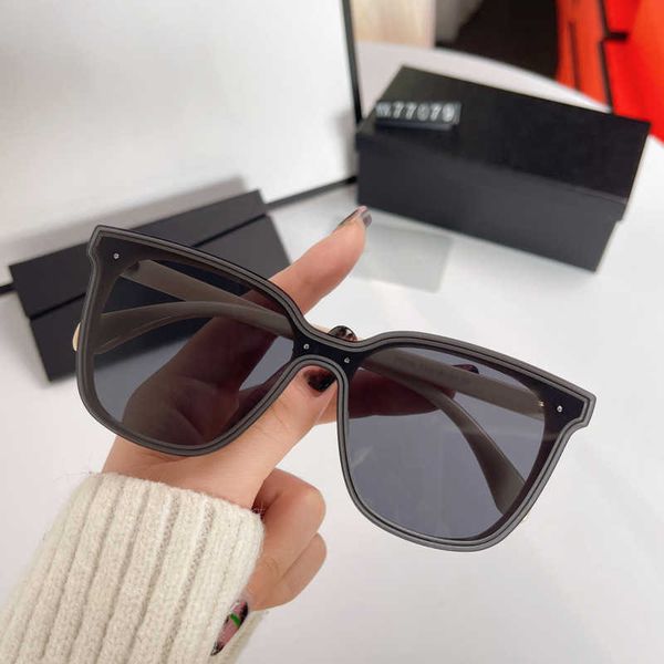 2023 new polarized sunglasses full pc sunglasses silk screen korean version large frame thin sun visor, White;black
2023 new polarized sunglasses full pc sunglasses silk screen korean version large frame thin sun visor, White;black