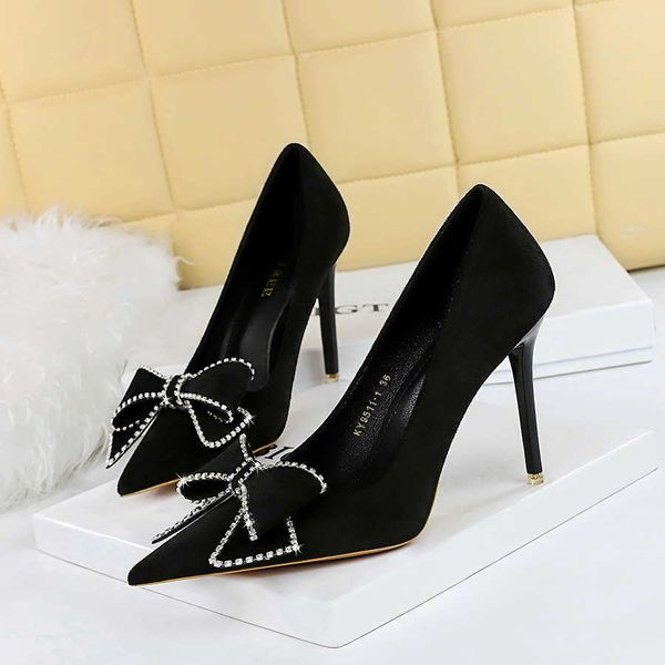 nightclub ultra high heel party shoes women's thin heels suede leather pumps with bow tie black
nightclub ultra high heel party shoes women's thin heels suede leather pumps with bow tie black