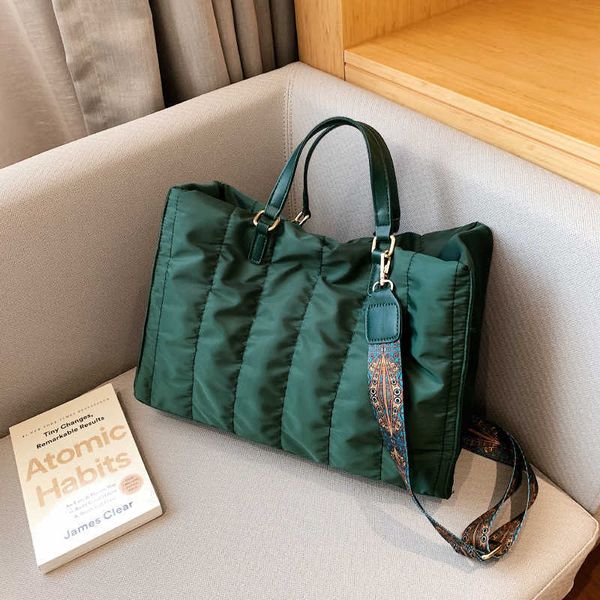 new large-capacity bag women's autumn and winter fashion commuter shoulder bag versatile portable tote bag
new large-capacity bag women's autumn and winter fashion commuter shoulder bag versatile portable tote bag