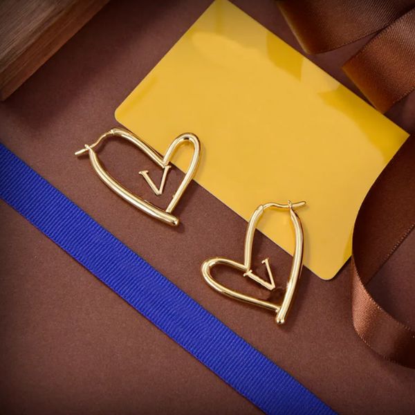 letter 18k gold heart hoop earrings classic titanium steel designer jewelry fashion woman stud earrings, Golden;silver
letter 18k gold heart hoop earrings classic titanium steel designer jewelry fashion woman stud earrings, Golden;silver