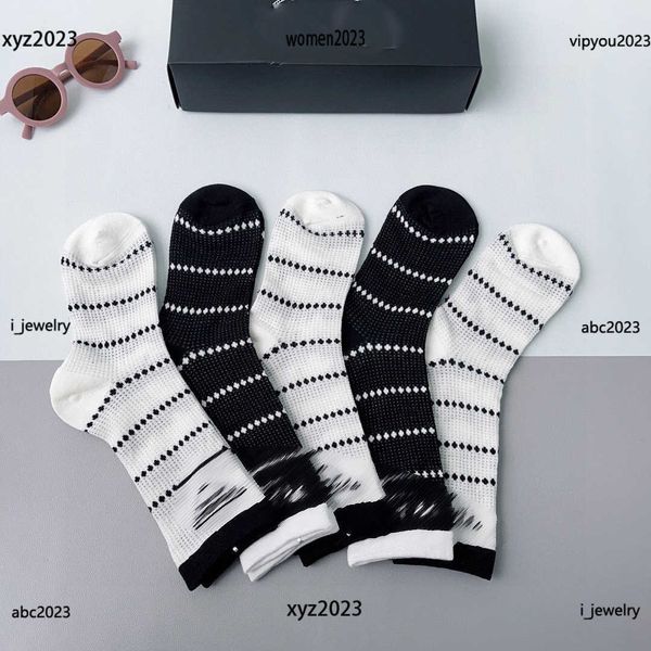 luxury designer women sock striped hollow design girl socks multi color optional lady hosiery stockings #including box, Black;white
luxury designer women sock striped hollow design girl socks multi color optional lady hosiery stockings #including box, Black;white