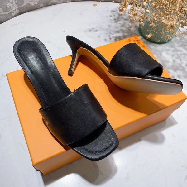 5 styles summer luxury designer slippers beach classic flat woman white black pink letter printed shoes letter printed shoes size 35-42 qual
5 styles summer luxury designer slippers beach classic flat woman white black pink letter printed shoes letter printed shoes size 35-42 qual