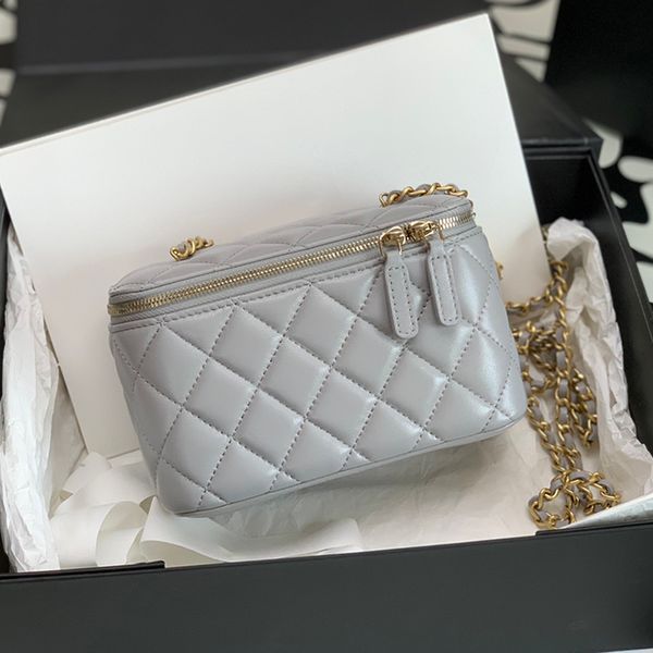 designer clutch with chain bags lambskin vanity case 10a luxury denim cosmetic bags with box c066
designer clutch with chain bags lambskin vanity case 10a luxury denim cosmetic bags with box c066