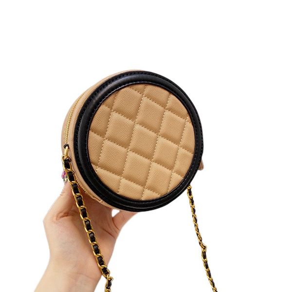 2023 lovely designer shoulder bag cake shape classic small loveliness mooncake bun luxury brand handbags high-end fashion handbag exquisite
2023 lovely designer shoulder bag cake shape classic small loveliness mooncake bun luxury brand handbags high-end fashion handbag exquisite