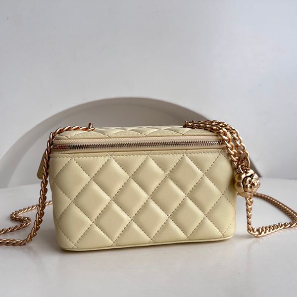 designer cosmetic bags luxury clutch with chain bags lambskin vanity case 10a crossbody bag with box c068
designer cosmetic bags luxury clutch with chain bags lambskin vanity case 10a crossbody bag with box c068