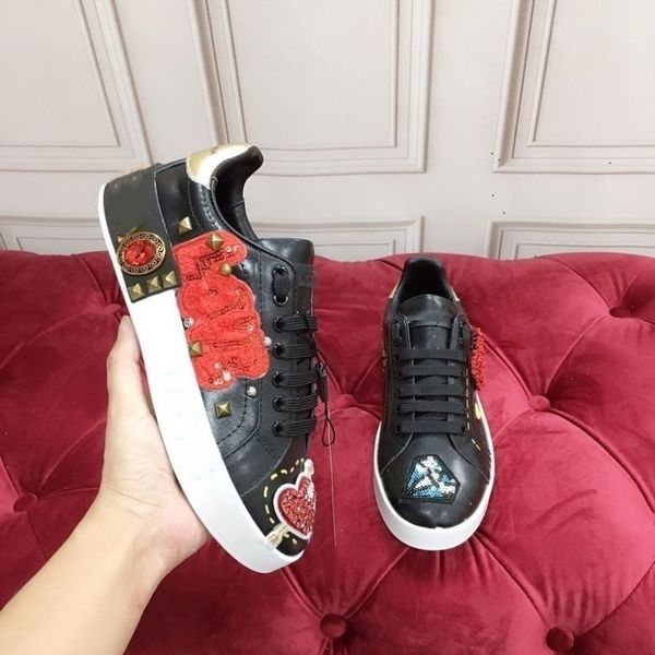 2023 men women sneaker casual shoes snake chaussures leather sneakers stripes shoe walking sports trainers add07, Red;white
2023 men women sneaker casual shoes snake chaussures leather sneakers stripes shoe walking sports trainers add07, Red;white