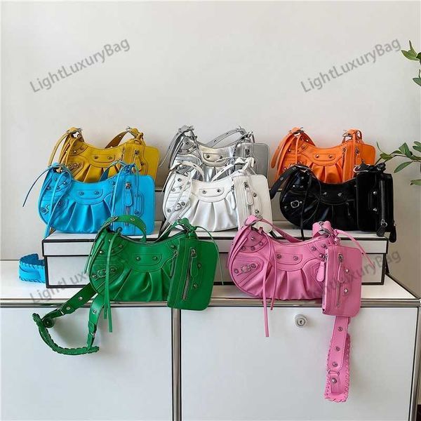 brands le cagole small fine grain leather shoulder bag designer oblique straddle armpit bag pleated vintage rivet motorcycle bag woman cresc
brands le cagole small fine grain leather shoulder bag designer oblique straddle armpit bag pleated vintage rivet motorcycle bag woman cresc