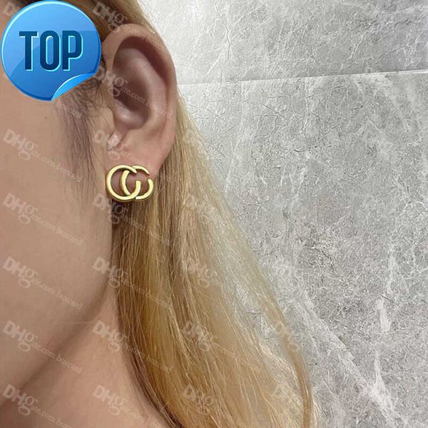 vintage designer letter charm earrings interlocking alphabet eardrop women simple style studs e party date ear studs with box, Golden
vintage designer letter charm earrings interlocking alphabet eardrop women simple style studs e party date ear studs with box, Golden