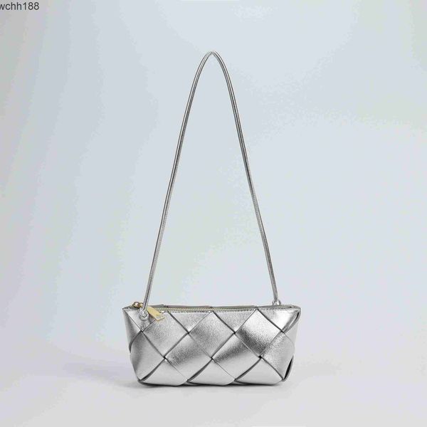 with girl versatile designer bag leather 2023 quality bottegas bags women's venetas high woven simple small size one shoulder oblique s
with girl versatile designer bag leather 2023 quality bottegas bags women's venetas high woven simple small size one shoulder oblique s