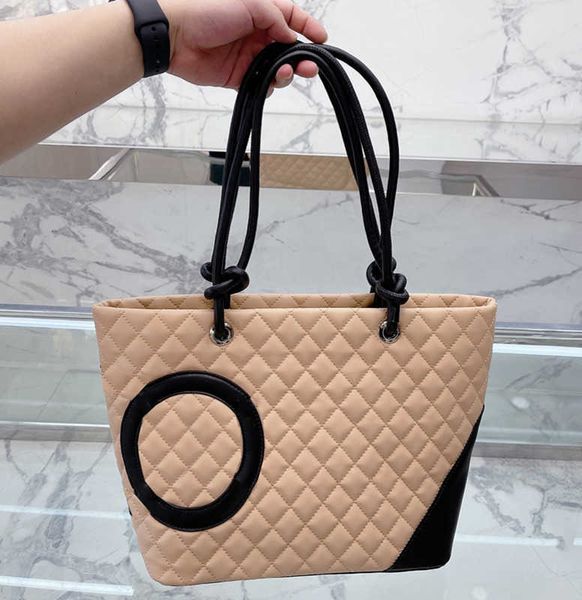 women vintage cambons handle tote bags genuine leather large capacity classic quilted lambskin jumbo handbags outdoor casual versatil sacoch
women vintage cambons handle tote bags genuine leather large capacity classic quilted lambskin jumbo handbags outdoor casual versatil sacoch