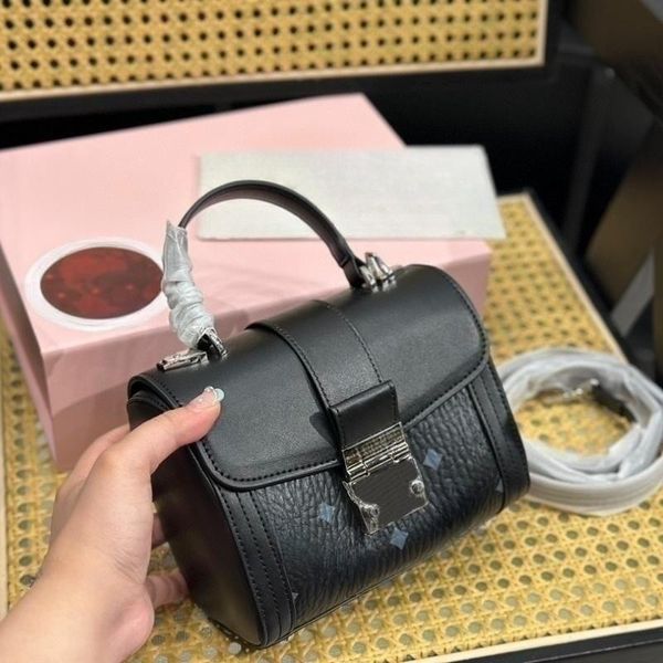 new women's handbag designer shoulder bag fashion crossbody bag leather letter bag classic barrel bag premium chain bag banquet small s
new women's handbag designer shoulder bag fashion crossbody bag leather letter bag classic barrel bag premium chain bag banquet small s