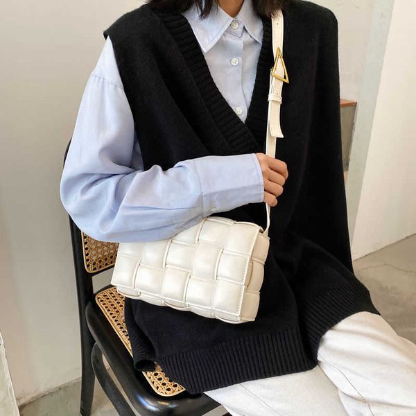 luxury bottegass venetas jodie woven cloud tote 2023 purse soft leather plaid boston pillow bag 2020 new fashion same small square dpkh
luxury bottegass venetas jodie woven cloud tote 2023 purse soft leather plaid boston pillow bag 2020 new fashion same small square dpkh