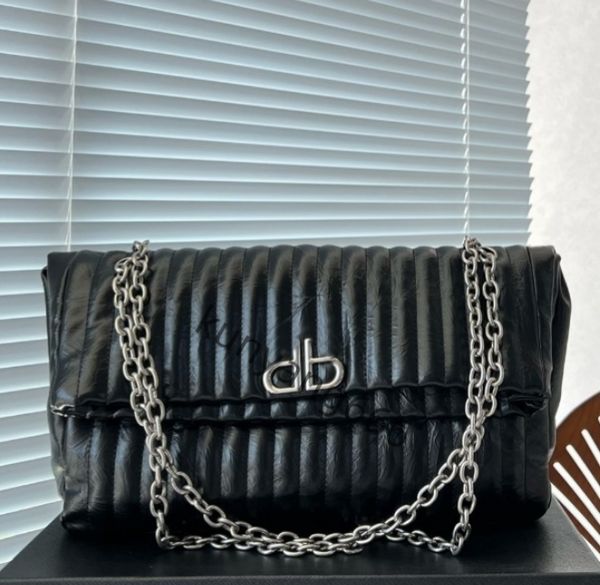 designer handbags clutch bag metal hemming genuine leather new fashion women handbag ladies single shoulder messenger handbag
designer handbags clutch bag metal hemming genuine leather new fashion women handbag ladies single shoulder messenger handbag