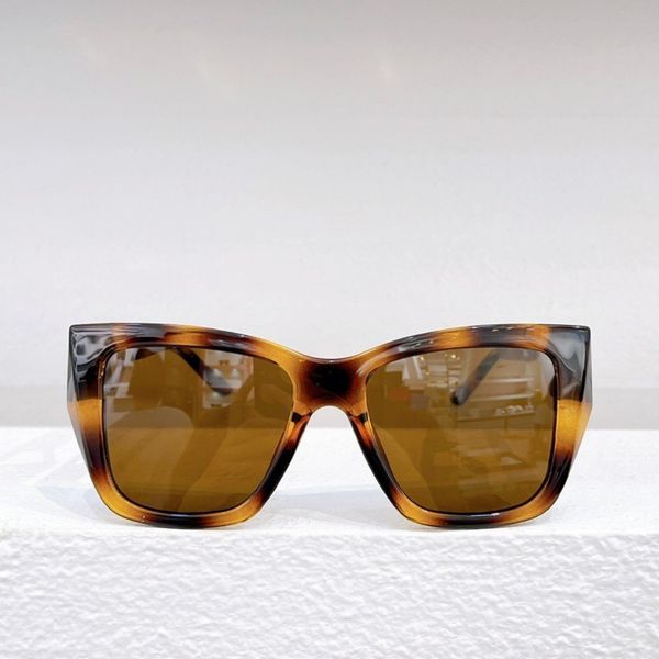 2023 leopard khaki unique leg design popular designer new pc light material big frame cat eye women's sunglasses luxury beach travel fa, White;black
2023 leopard khaki unique leg design popular designer new pc light material big frame cat eye women's sunglasses luxury beach travel fa, White;black