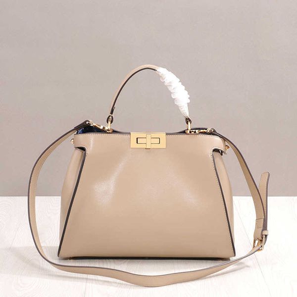 new royal sister bag leather women's bag swivel button large cat bag cowhide women's crossbody bag handheld shoulder bag
new royal sister bag leather women's bag swivel button large cat bag cowhide women's crossbody bag handheld shoulder bag