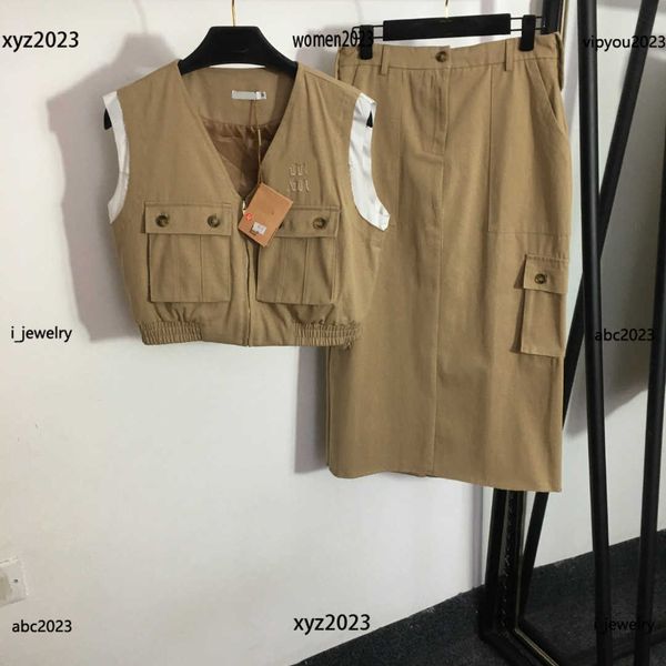 luxury woman designer dress two piece dress size s-l workwear dual pocket v-neck vest jacket and high waisted split skirt, White
luxury woman designer dress two piece dress size s-l workwear dual pocket v-neck vest jacket and high waisted split skirt, White
