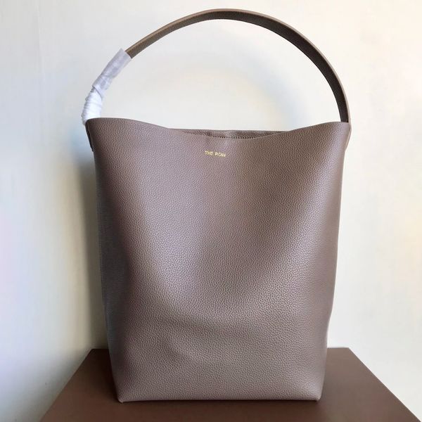woman white hand bag the row park tote bag pochette genuine leather designer large shopper bag mens luxurys crossbody mini shoulder travel c
woman white hand bag the row park tote bag pochette genuine leather designer large shopper bag mens luxurys crossbody mini shoulder travel c