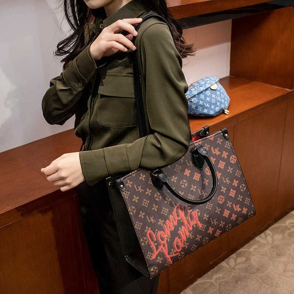 luxury design large capacity bag carry reading flower big brand diagonal women's bag
luxury design large capacity bag carry reading flower big brand diagonal women's bag