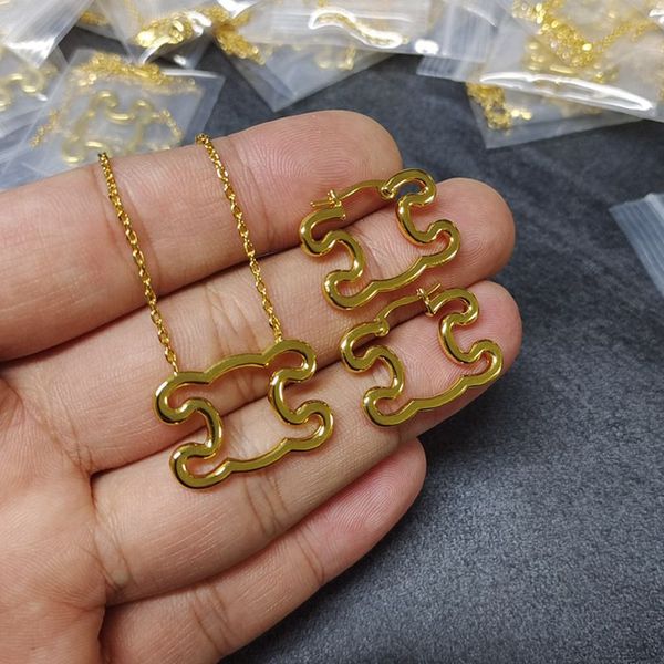 new designed triomphe arch shiny gold earrings in brass women ear hoops designer jewelry ce line90117, Golden;silver
new designed triomphe arch shiny gold earrings in brass women ear hoops designer jewelry ce line90117, Golden;silver