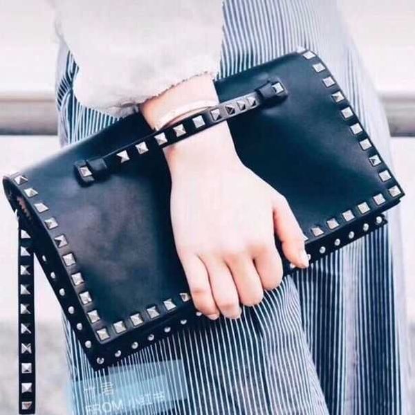 designer bag valention studs bags qwdc simple and versatile rivet handheld handbag fashionable small square tote bag metal chain one shoulde
designer bag valention studs bags qwdc simple and versatile rivet handheld handbag fashionable small square tote bag metal chain one shoulde