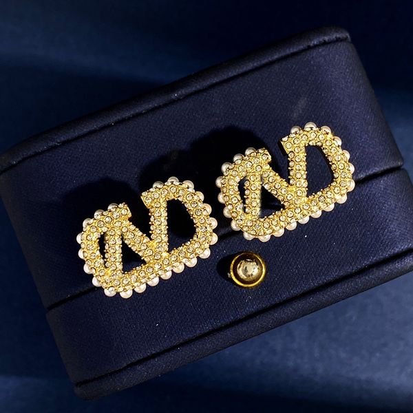 letter v metal logo earrings stud earing women v earring luxury designer pearl women jewelry orecchini 565234, Golden
letter v metal logo earrings stud earing women v earring luxury designer pearl women jewelry orecchini 565234, Golden