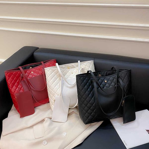 factory women's bag lingge embroidery thread handbag summer and autumn version new color single shoulder mother bag
factory women's bag lingge embroidery thread handbag summer and autumn version new color single shoulder mother bag