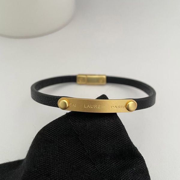 2023 luxury quality charm bracelet with black genuine leather in 18k gold plated have box stamp ps7141b, Golden;silver
2023 luxury quality charm bracelet with black genuine leather in 18k gold plated have box stamp ps7141b, Golden;silver