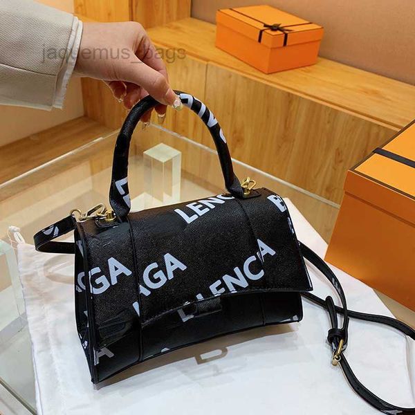 balencaigai womens tote bag paris shoulder crossbody purse designer bags small square handbag pu messengerbag wallet
balencaigai womens tote bag paris shoulder crossbody purse designer bags small square handbag pu messengerbag wallet