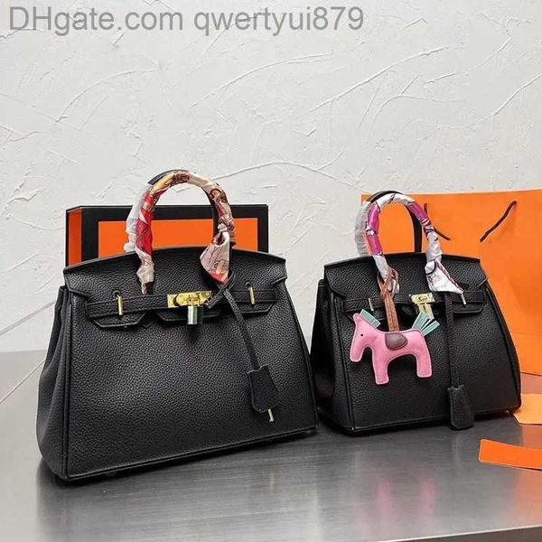shoulder bags 30cm/25cm brand designer tote shopping bag women luxuriou shoulder handbags simple leather satchel large capacity totes purses
shoulder bags 30cm/25cm brand designer tote shopping bag women luxuriou shoulder handbags simple leather satchel large capacity totes purses