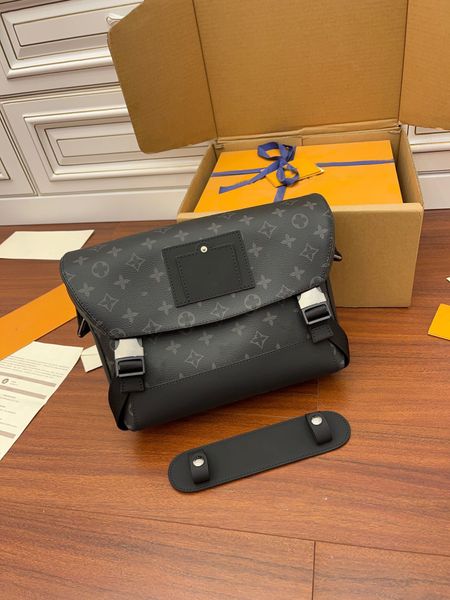 new luxurys designers mens shoulder bags man genuine leather briefcases designer handbag bolsas messenger bag wedding dress crossbody bag wa
new luxurys designers mens shoulder bags man genuine leather briefcases designer handbag bolsas messenger bag wedding dress crossbody bag wa