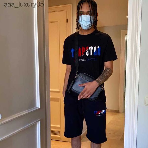 designer fashion clothing tees tshirt trapstar blue red towel embroidered short sleeve ins simple versatile men's women's loose re, White;black
designer fashion clothing tees tshirt trapstar blue red towel embroidered short sleeve ins simple versatile men's women's loose re, White;black
