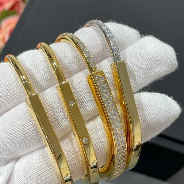 selling tiffay lock series 18k rose gold full diamond half bracelet for lovers smooth face celebrities in the same style will not fade, Black
selling tiffay lock series 18k rose gold full diamond half bracelet for lovers smooth face celebrities in the same style will not fade, Black