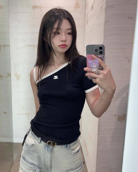 designer women's t-shirt 2023 summer pure desire wind color blocking edge single strapless asymmetric sling high quality, White
designer women's t-shirt 2023 summer pure desire wind color blocking edge single strapless asymmetric sling high quality, White