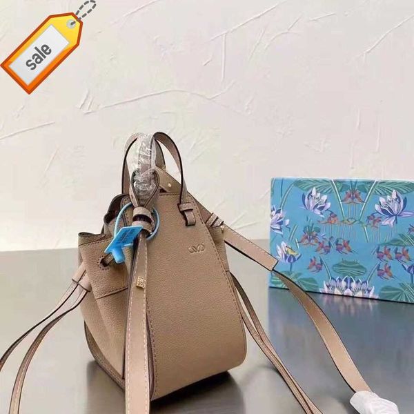 women's brand designer handbags shoulder bag crossbody bag tote new fashion texture cowhide multifunctional backpack gift box packaging
women's brand designer handbags shoulder bag crossbody bag tote new fashion texture cowhide multifunctional backpack gift box packaging