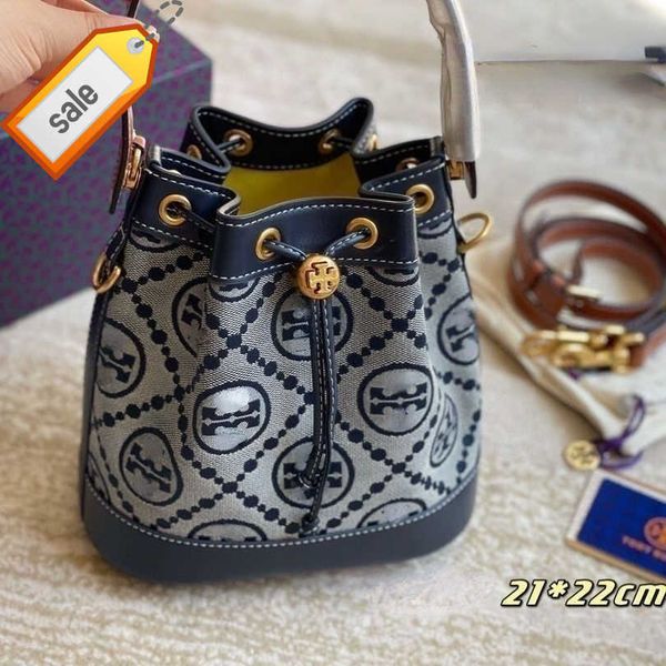 r handbags shoulder bags crossbody bag tote 2023 women's new fashion texture leather bucket bags gift box packaging factory direct sale
r handbags shoulder bags crossbody bag tote 2023 women's new fashion texture leather bucket bags gift box packaging factory direct sale