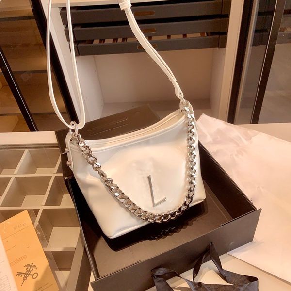 new imported bag designer handbag bag envelope bag fashion luxury fashion 2023 personality chain messenger bag shoulder
new imported bag designer handbag bag envelope bag fashion luxury fashion 2023 personality chain messenger bag shoulder