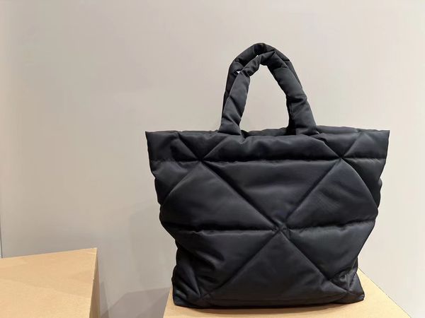 autumn and winter new solid color diamond plaid cloud bag bright thread cotton jacket tote bag car sewing large capacity shopping bag
autumn and winter new solid color diamond plaid cloud bag bright thread cotton jacket tote bag car sewing large capacity shopping bag