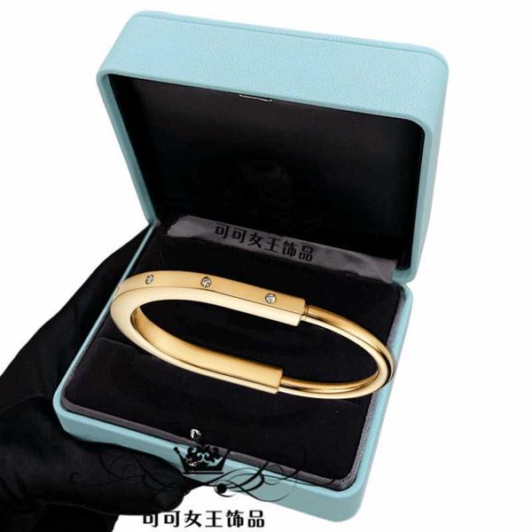 tiffay's new lock 18k rose gold diamond bracelet with light luxury design v as a valentine's day gift for women, Black
tiffay's new lock 18k rose gold diamond bracelet with light luxury design v as a valentine's day gift for women, Black