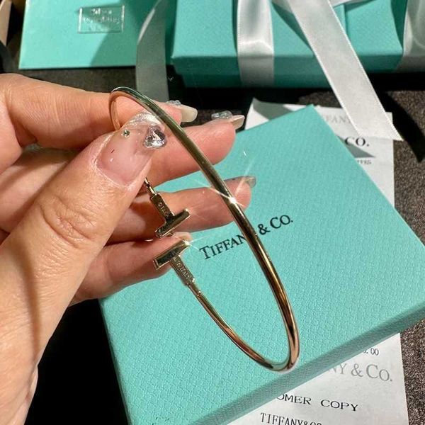 tiffay gaoding nacre shell opening with diamond 18k rose gold thin ring bracelet qixi gift, Black
tiffay gaoding nacre shell opening with diamond 18k rose gold thin ring bracelet qixi gift, Black