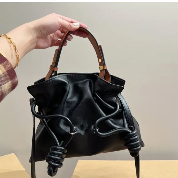 2023 new designer luxury bags lucky bag handbag shoulder messenger bucket purple black pink leather bag crossbody bag women dumplings
2023 new designer luxury bags lucky bag handbag shoulder messenger bucket purple black pink leather bag crossbody bag women dumplings