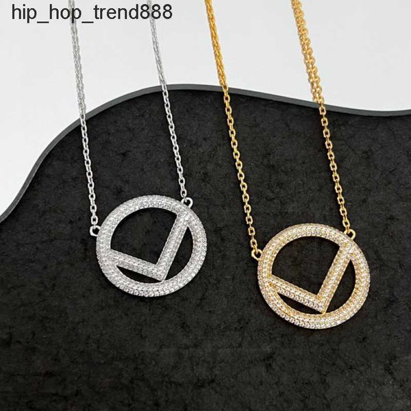 womens designer necklace jewelry fashion ladies diamond letters necklaces 925 silver chain pendant neckwear for mens wedding luxurys box
womens designer necklace jewelry fashion ladies diamond letters necklaces 925 silver chain pendant neckwear for mens wedding luxurys box