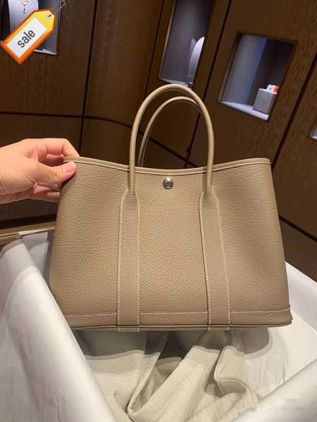 women's brand designer handbags shoulder bags crossbody bag tote texture leather tote bag capacity portable bucket shoulders messenger
women's brand designer handbags shoulder bags crossbody bag tote texture leather tote bag capacity portable bucket shoulders messenger