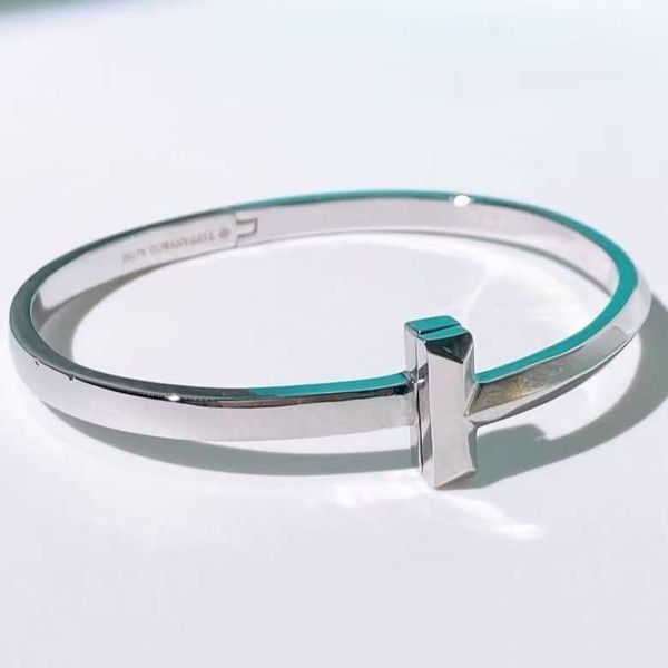 selling item tiffay smooth t-shaped titanium steel bracelet counter 1 grade with packaging box, Black
selling item tiffay smooth t-shaped titanium steel bracelet counter 1 grade with packaging box, Black