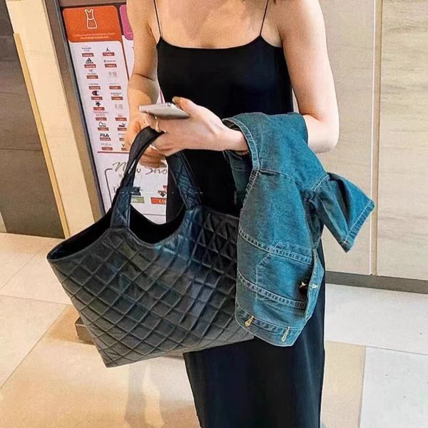 designer luxury womens shoulder bag large capacity tote mother child handbag black fashion diamond checked shopping bags
designer luxury womens shoulder bag large capacity tote mother child handbag black fashion diamond checked shopping bags