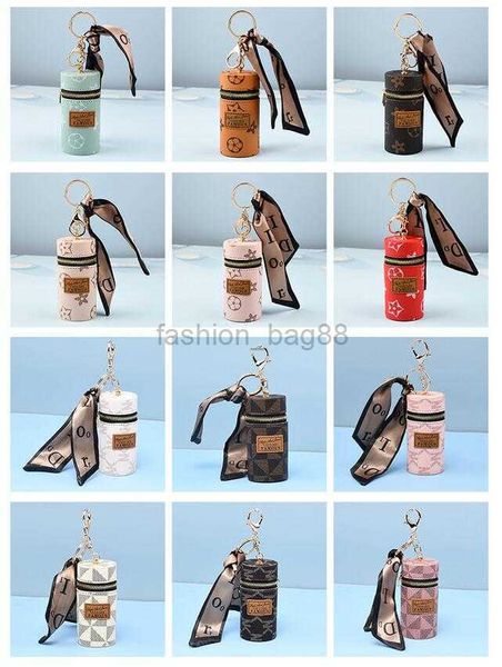 designer letter printing keychain wallet keyring fashion purse pendant car chain charm bucket bag flower mini coin holder keychains bag trin, Silver
designer letter printing keychain wallet keyring fashion purse pendant car chain charm bucket bag flower mini coin holder keychains bag trin, Silver