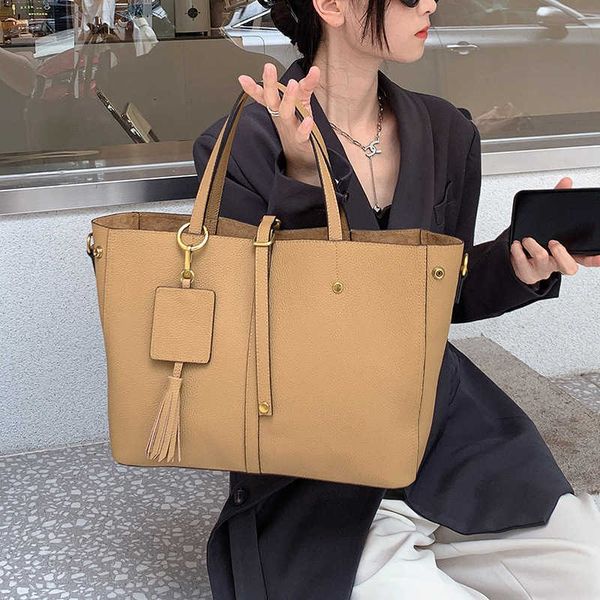 genuine leather women's bag one shoulder crossbody bag female commuting portable tote bag large capacity bucket bag female
genuine leather women's bag one shoulder crossbody bag female commuting portable tote bag large capacity bucket bag female