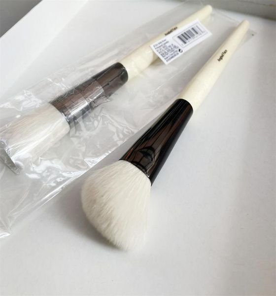 angled face makeup brush soft sturdy blush powder highlighter contour cosmetics brush beauty tool9160573
angled face makeup brush soft sturdy blush powder highlighter contour cosmetics brush beauty tool9160573